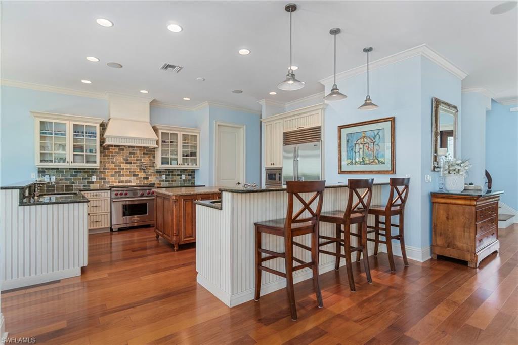 645 Broad AVE S, NAPLES