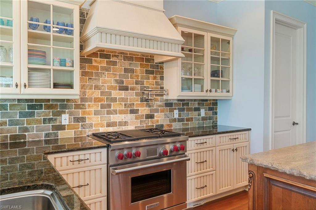 645 Broad AVE S, NAPLES