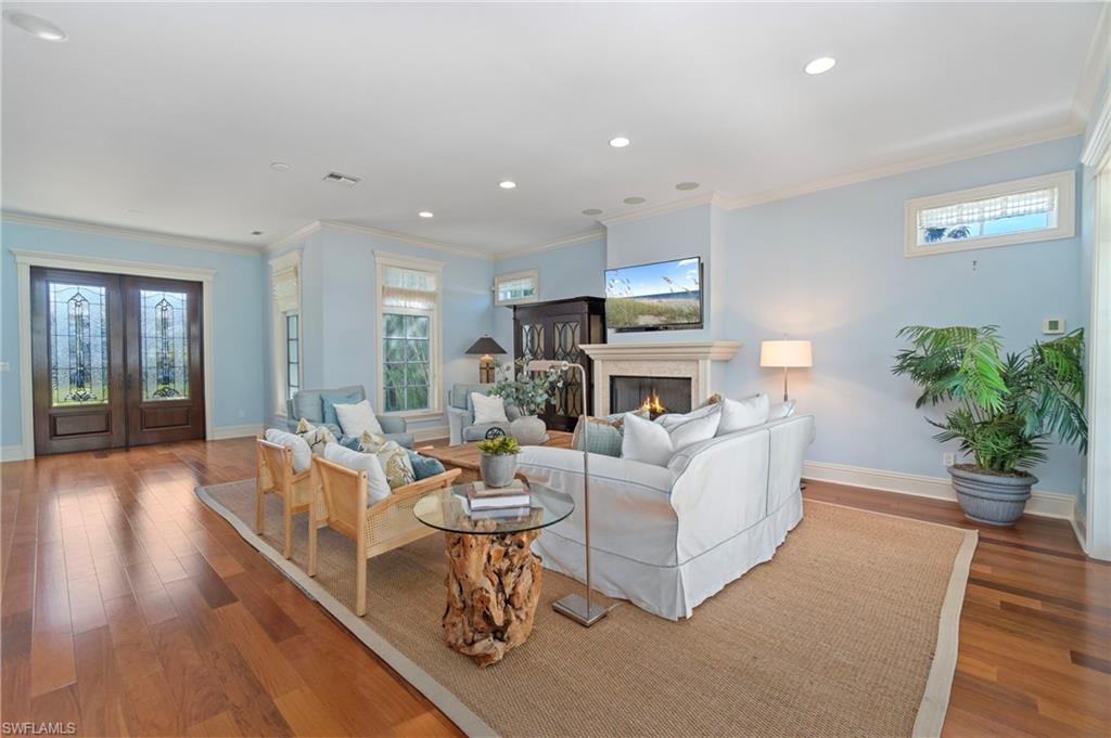 645 Broad AVE S, NAPLES