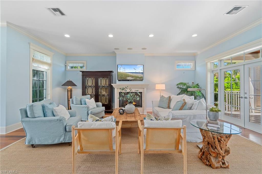 645 Broad AVE S, NAPLES