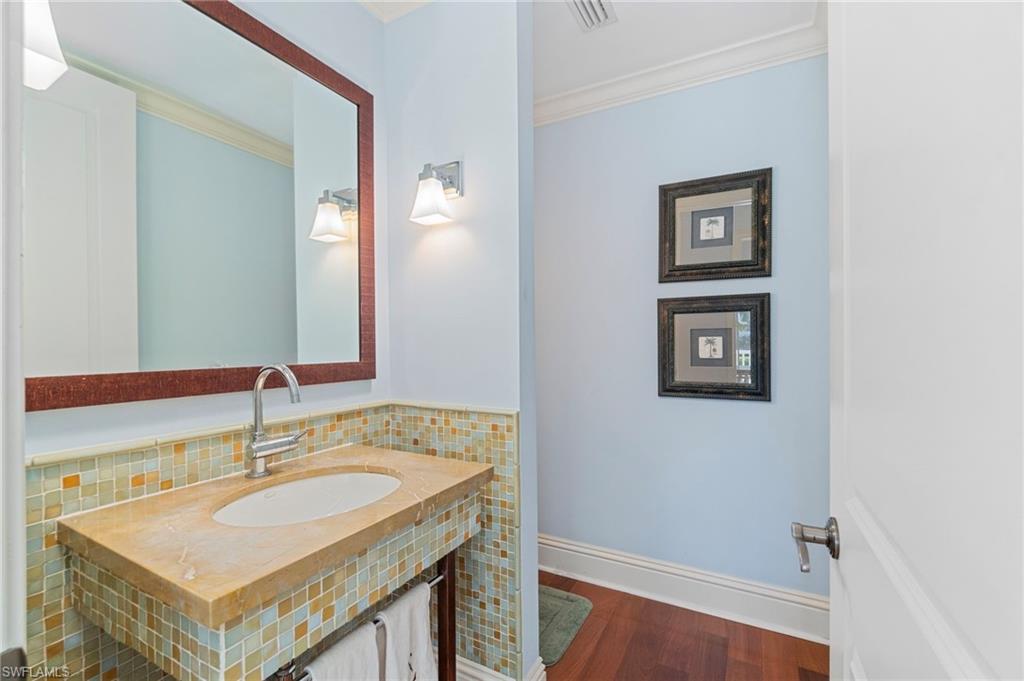 645 Broad AVE S, NAPLES