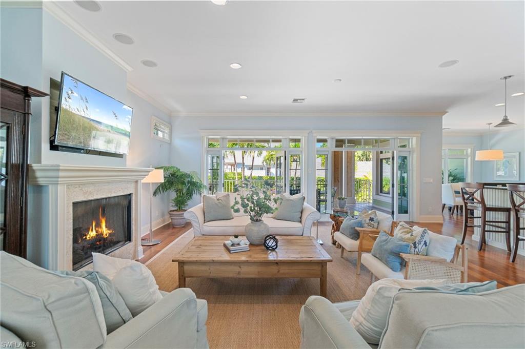 645 Broad AVE S, NAPLES