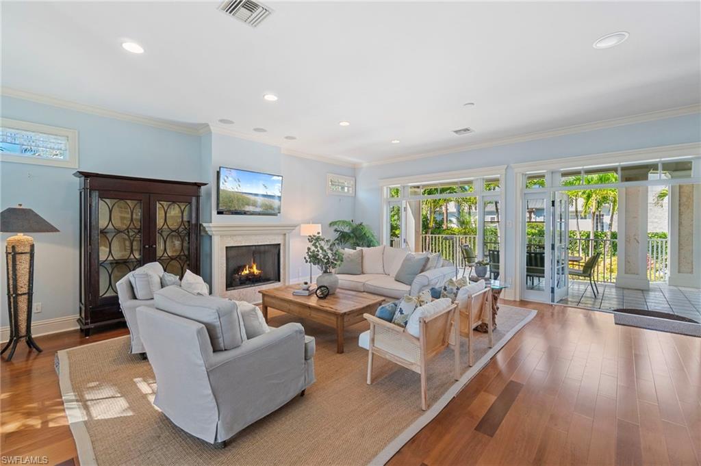 645 Broad AVE S, NAPLES