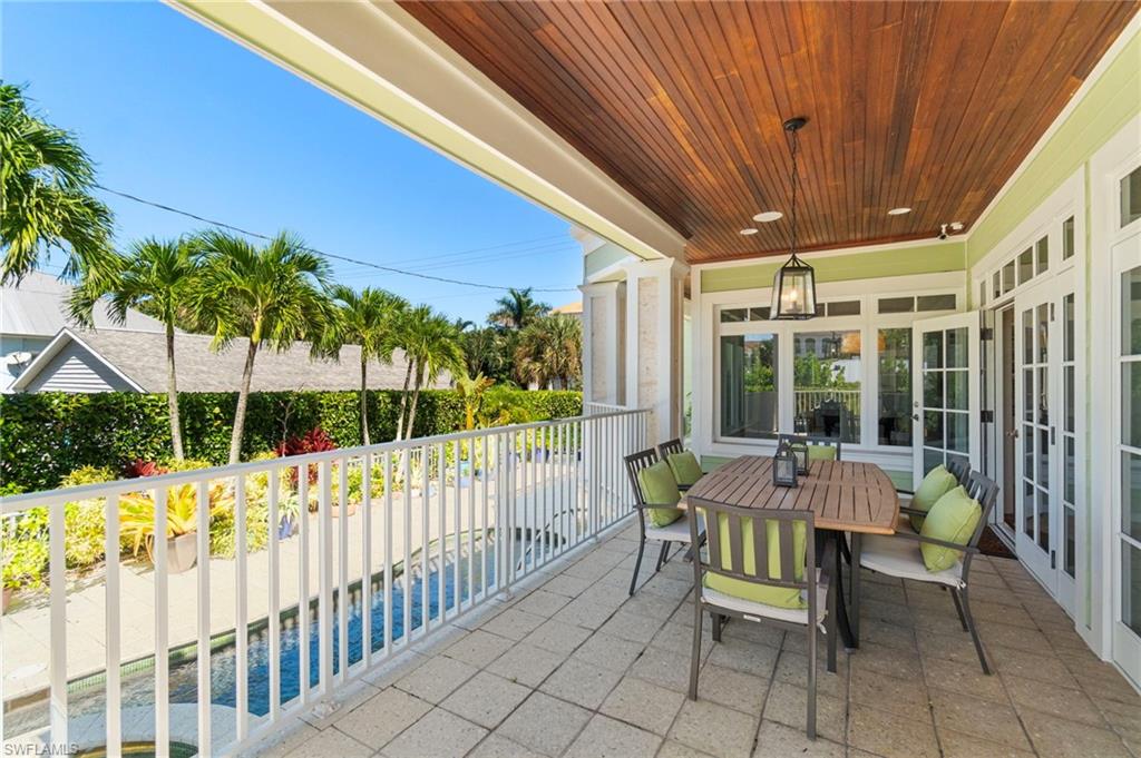 645 Broad AVE S, NAPLES