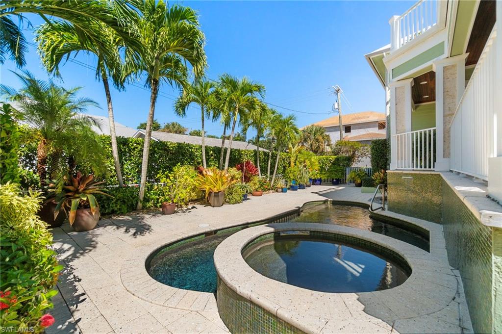 645 Broad AVE S, NAPLES