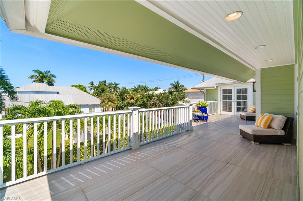 645 Broad AVE S, NAPLES