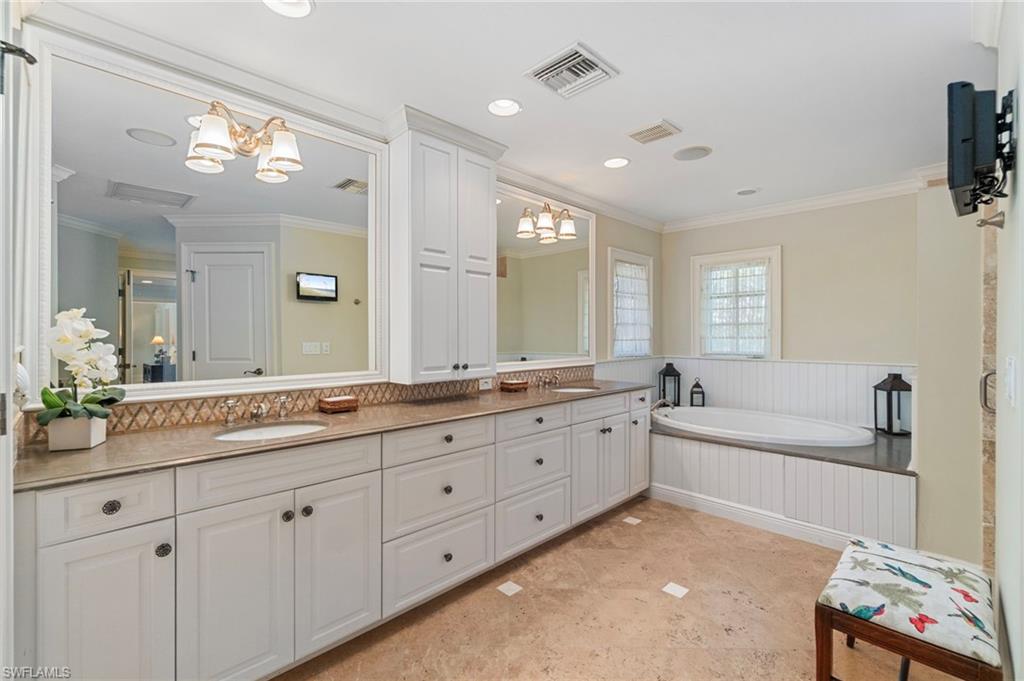 645 Broad AVE S, NAPLES