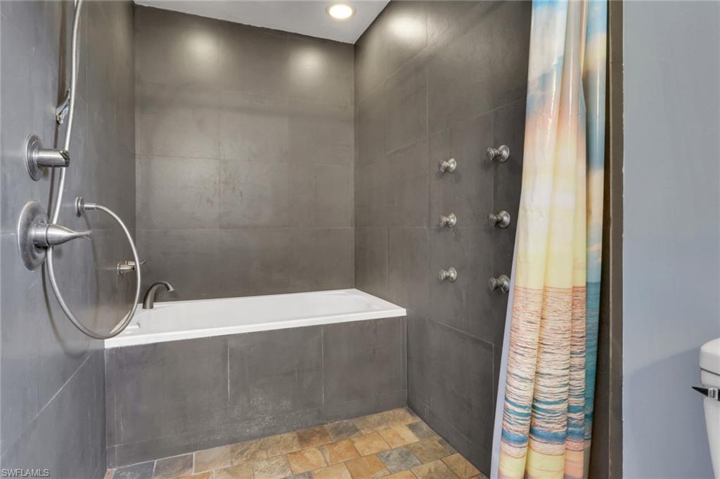 2302 SE 15th TER