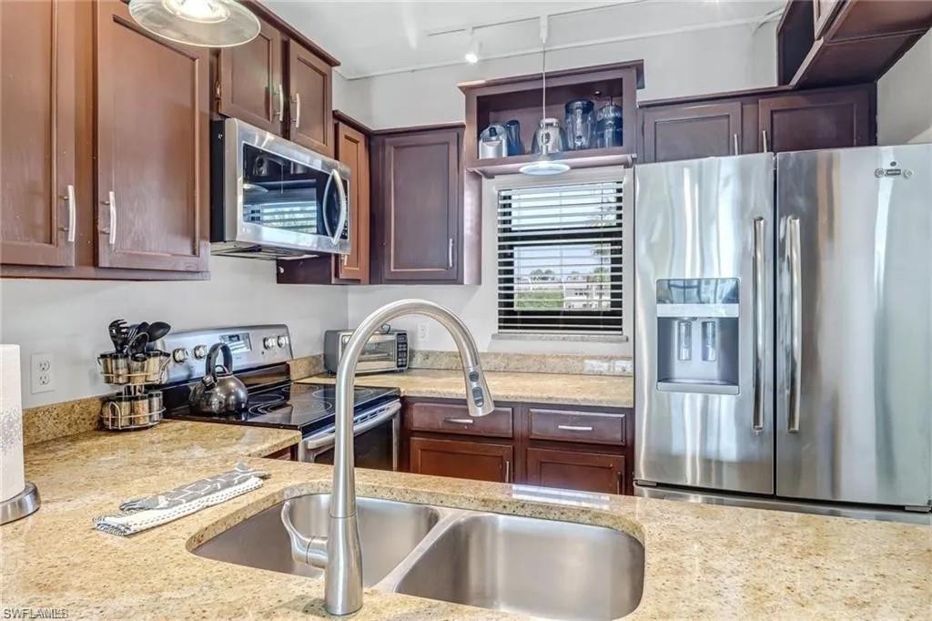 805 River Point DR # 106C