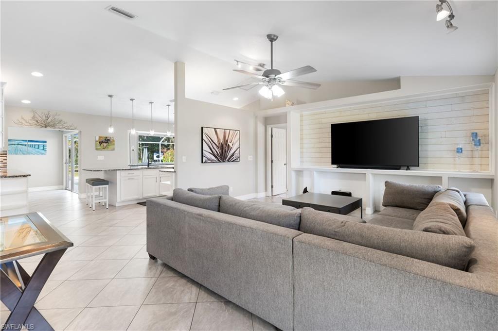 1061 15th ST SW
