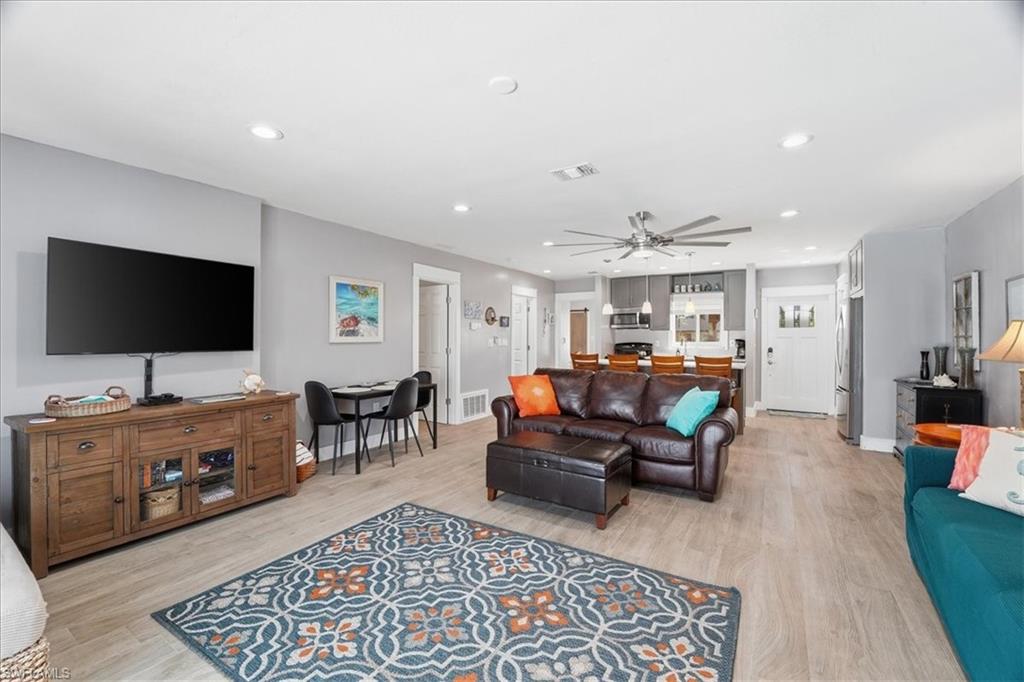 4838/4836 Esplanade ST