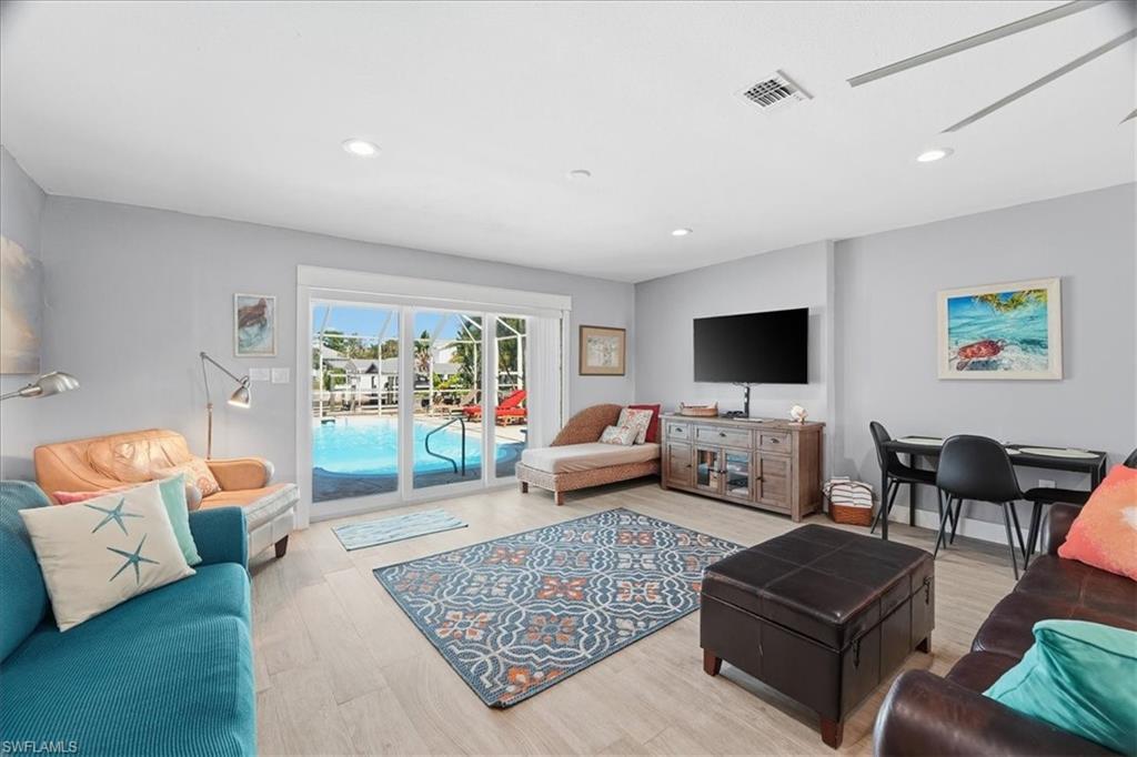 4838/4836 Esplanade ST