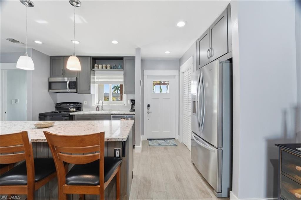 4838/4836 Esplanade ST