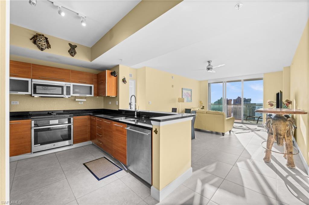 3000 Oasis Grand BLVD # 2702