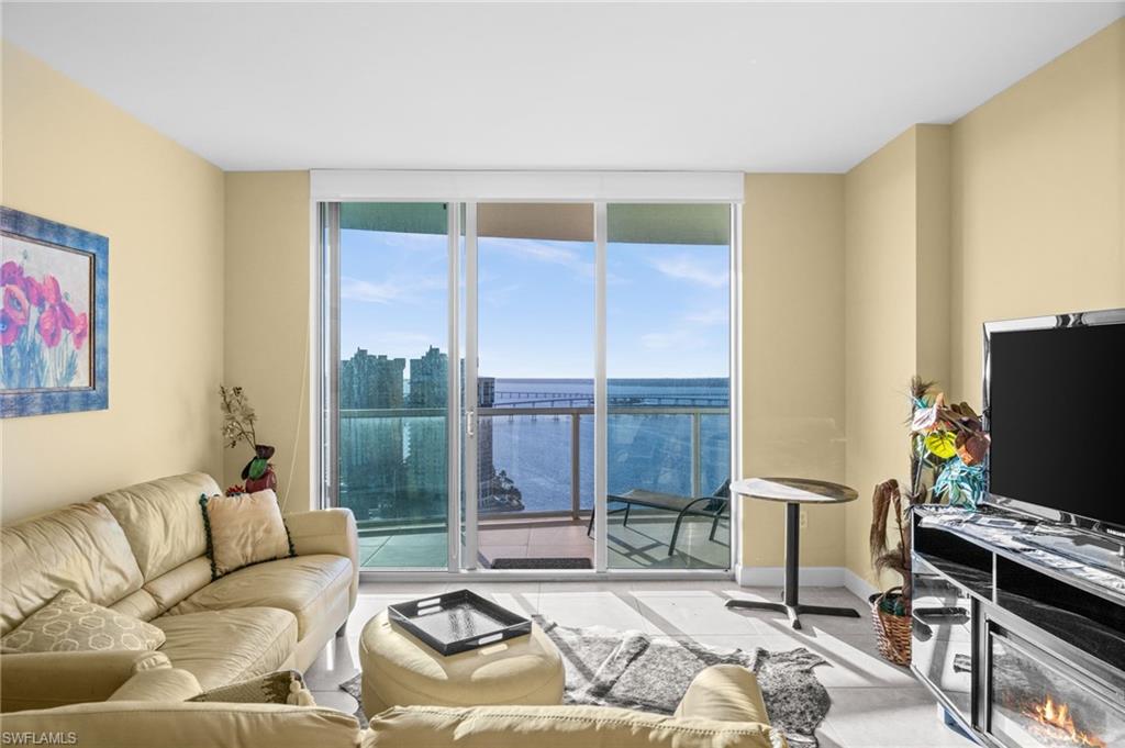 3000 Oasis Grand BLVD # 2702