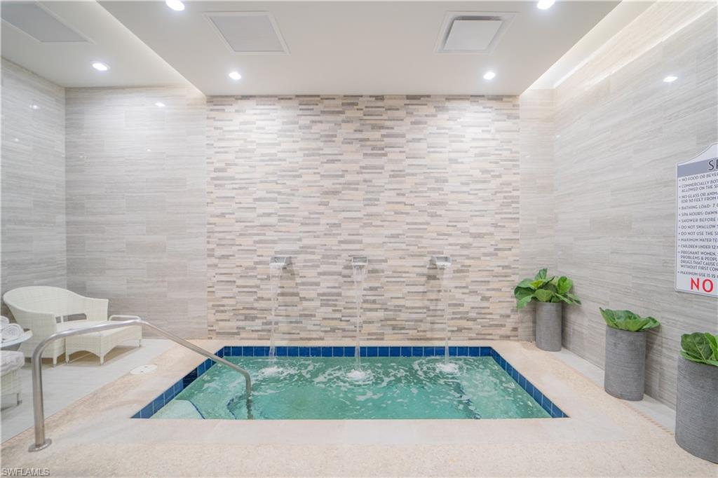 517 Avellino Isles CIR 101