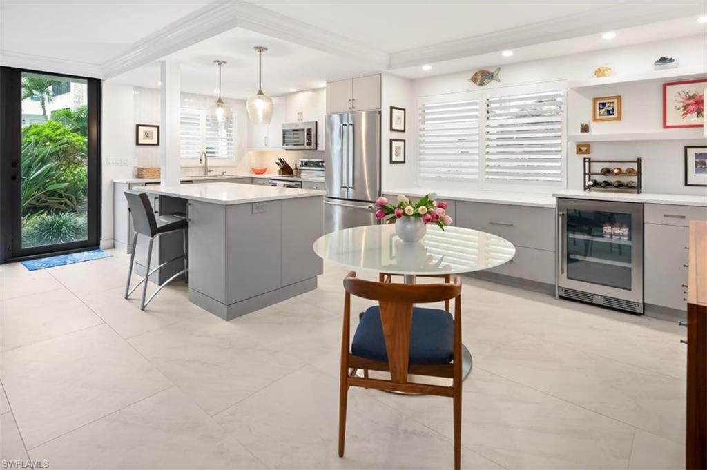 3000 Gulf Shore BLVD N # 106