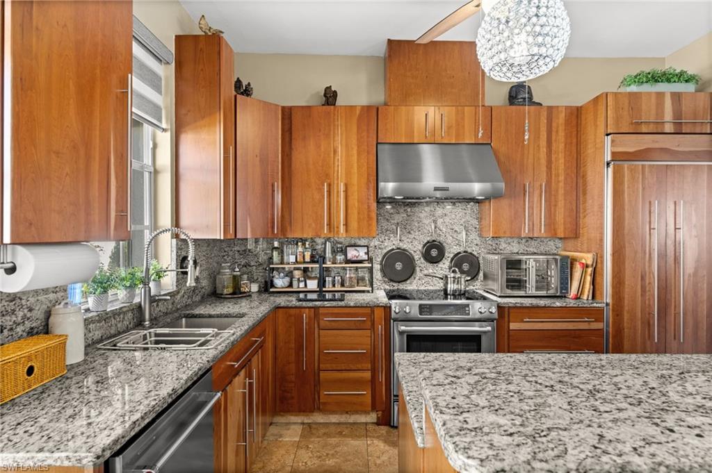 11962 Seabreeze Cove LN