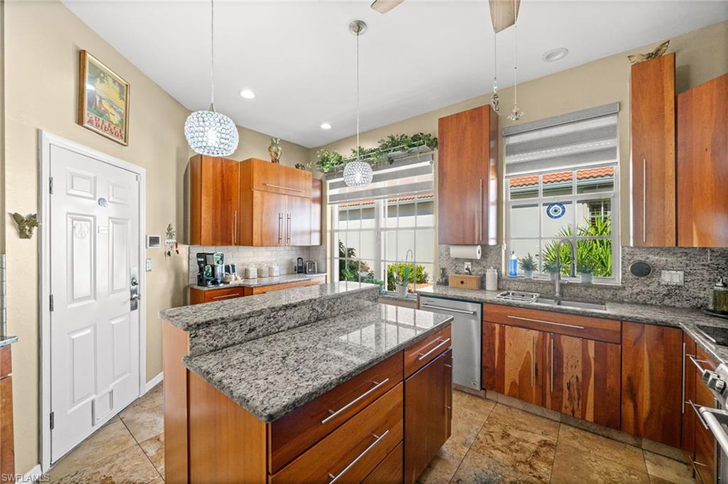 11962 Seabreeze Cove LN