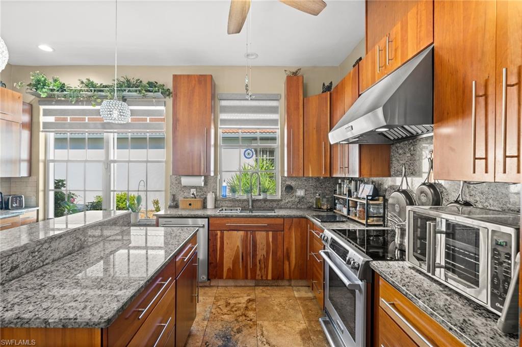 11962 Seabreeze Cove LN