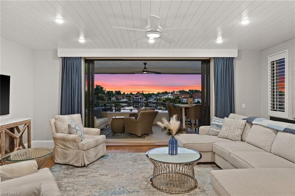 4400 Gulf Shore BLVD N # 504 Unit: 5-504