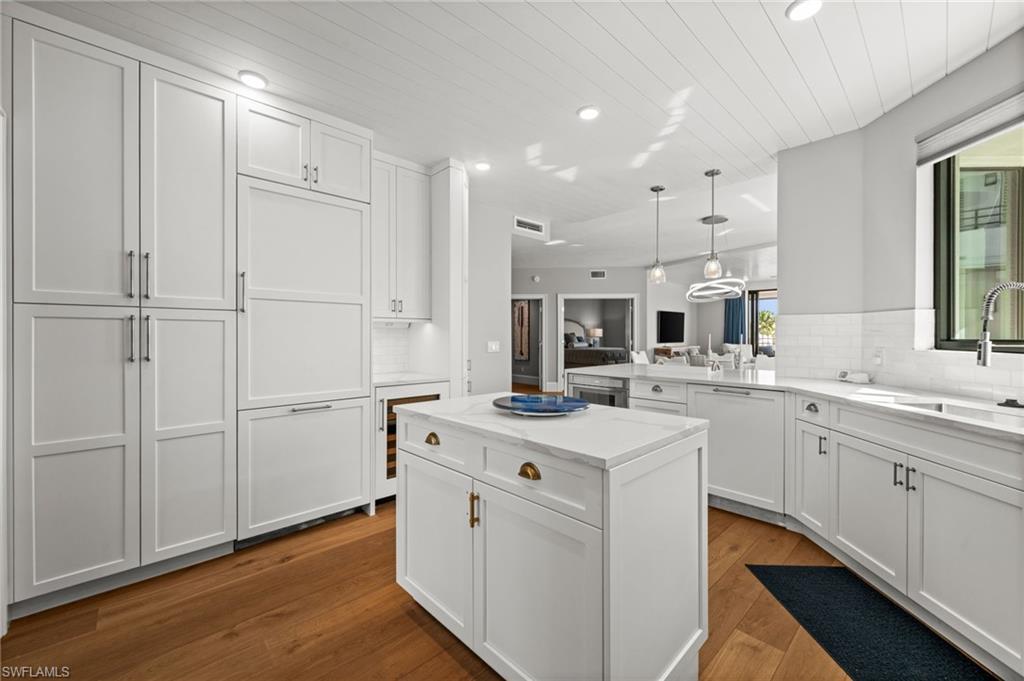4400 Gulf Shore BLVD N # 504 Unit: 5-504