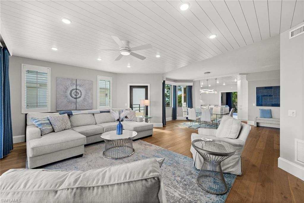 4400 Gulf Shore BLVD N # 504 Unit: 5-504