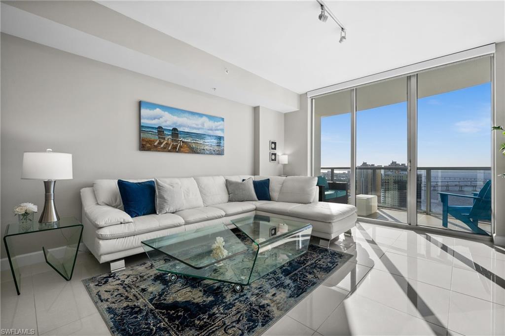 3000 Oasis Grand BLVD # 2903
