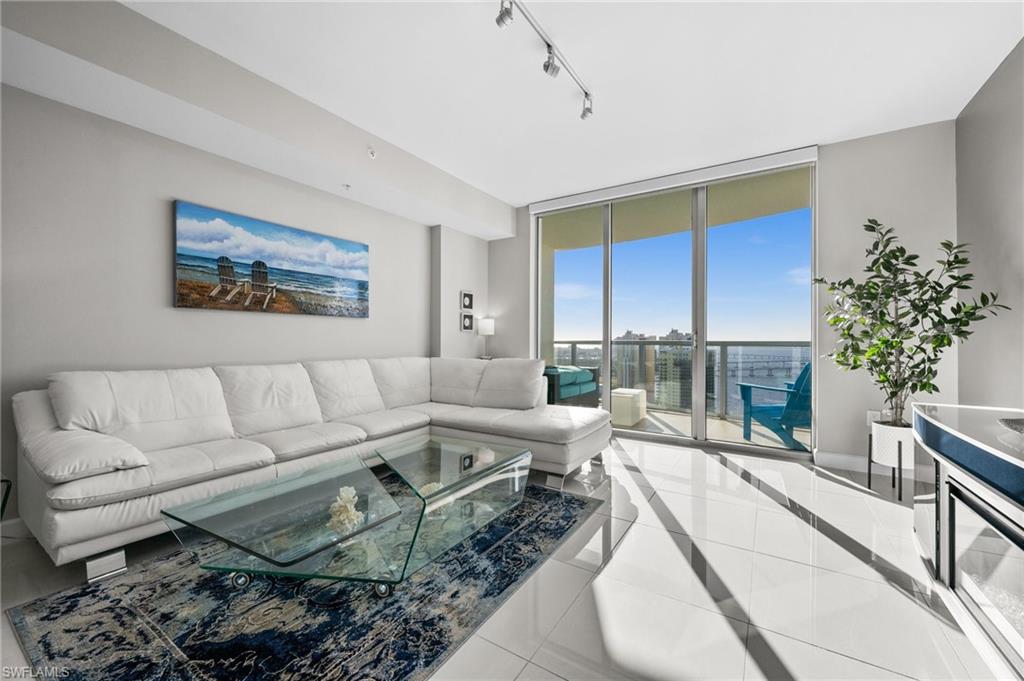 3000 Oasis Grand BLVD # 2903