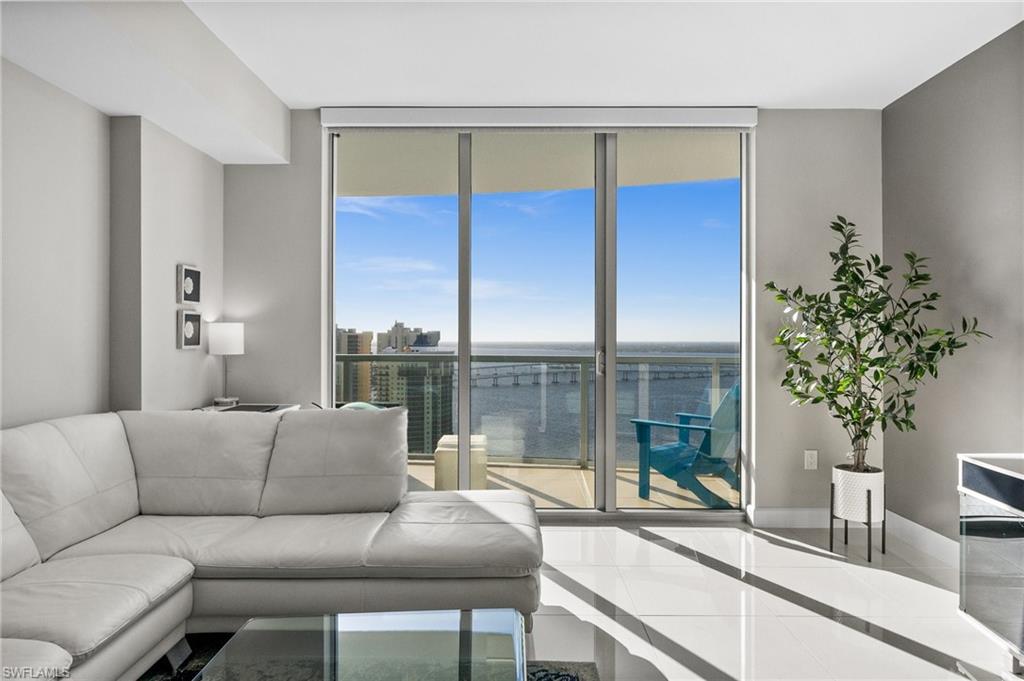 3000 Oasis Grand BLVD # 2903