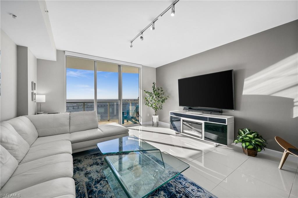 3000 Oasis Grand BLVD # 2903