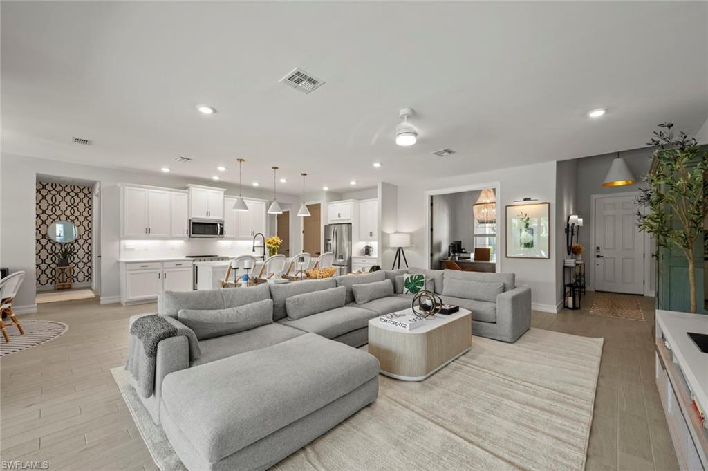 10581 Woodchuck LN