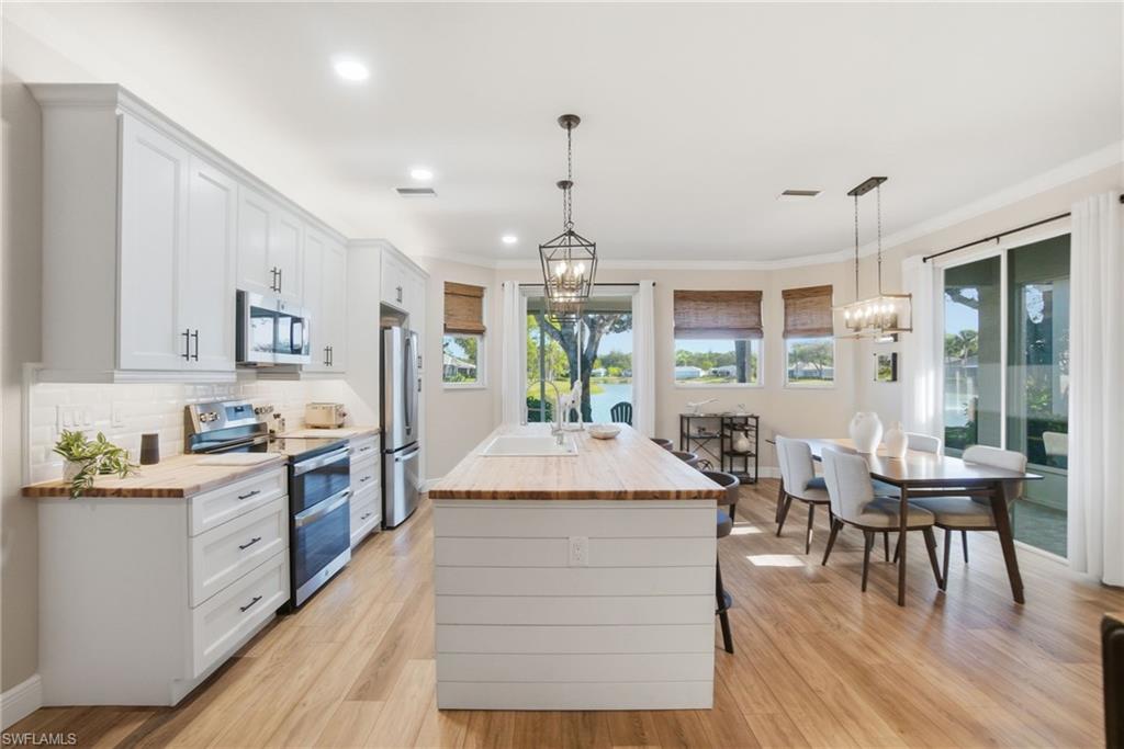 9312 Lake Abby LN