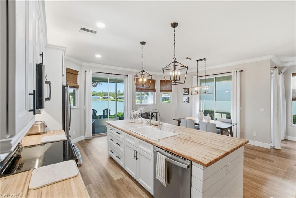 9312 Lake Abby LN