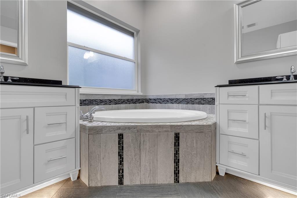 11239 Lakeland CIR
