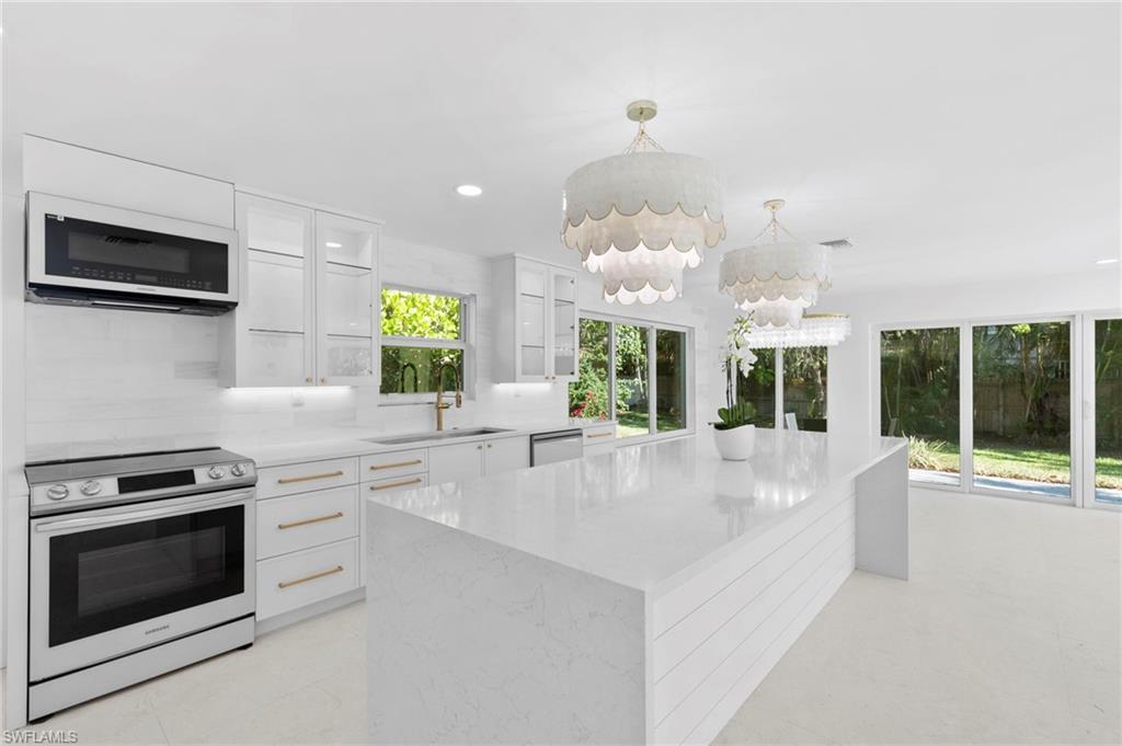 17 Knights Bridge RD