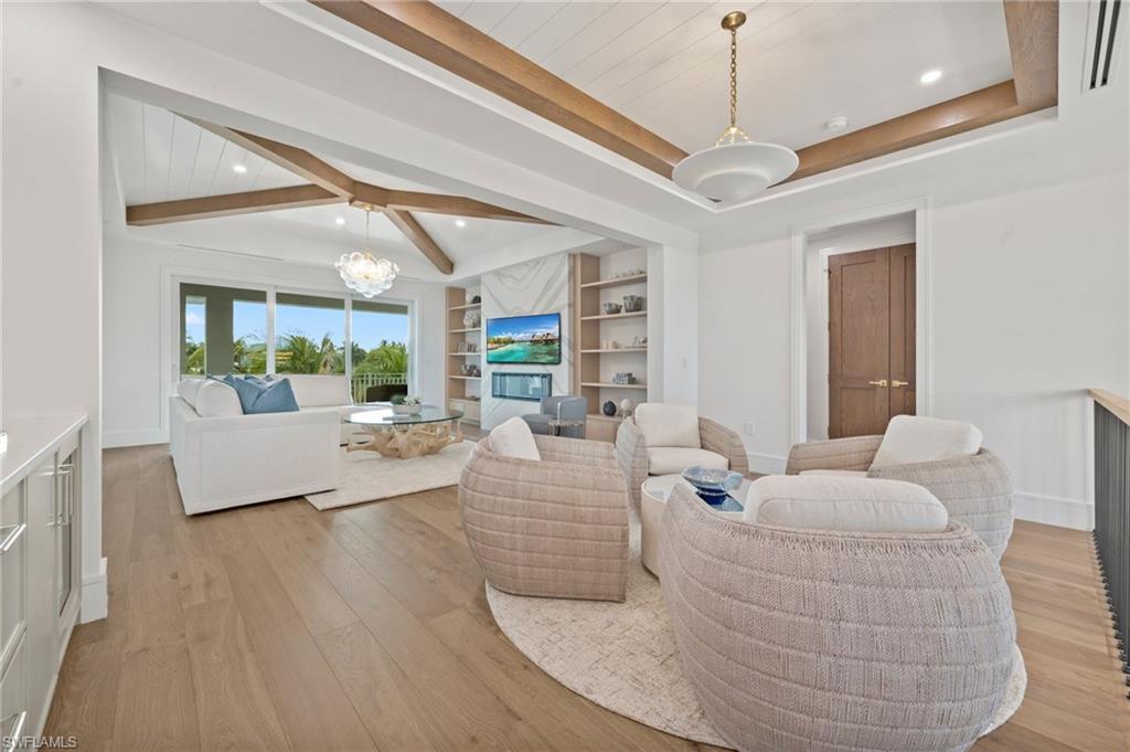 570 HARBOUR DR