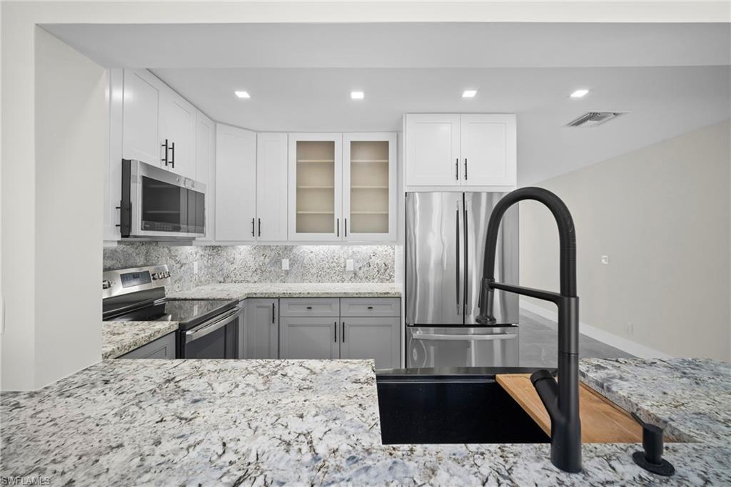 47 River CT