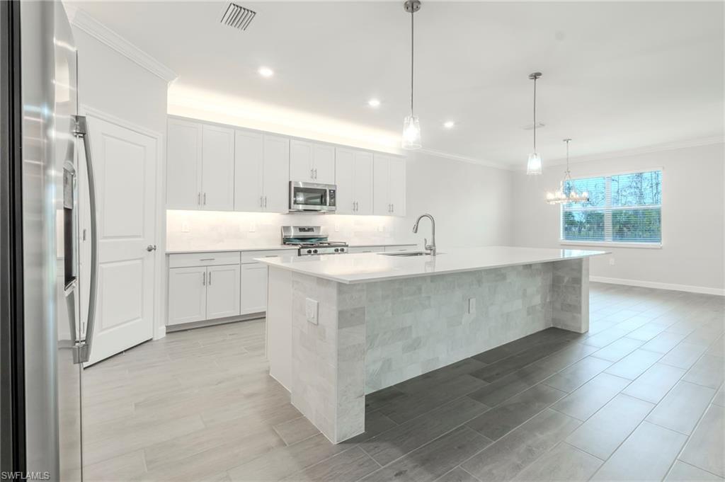21085 Verawood LOOP