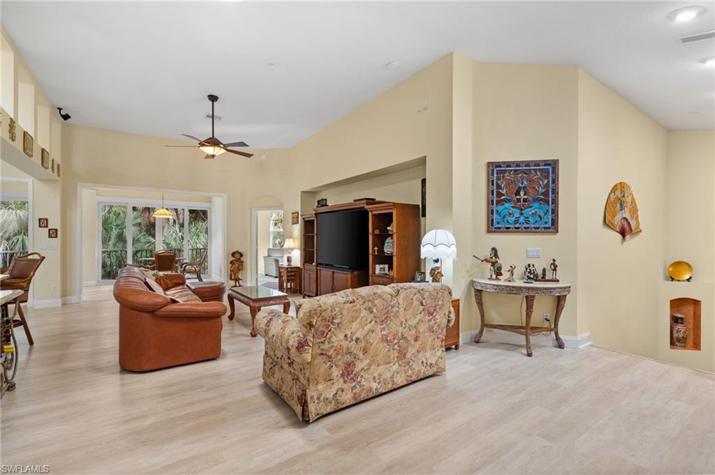 1665 Winding Oaks WAY # 202