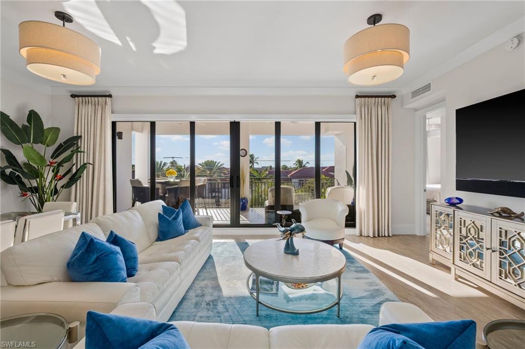 1035 3rd AVE S # 407