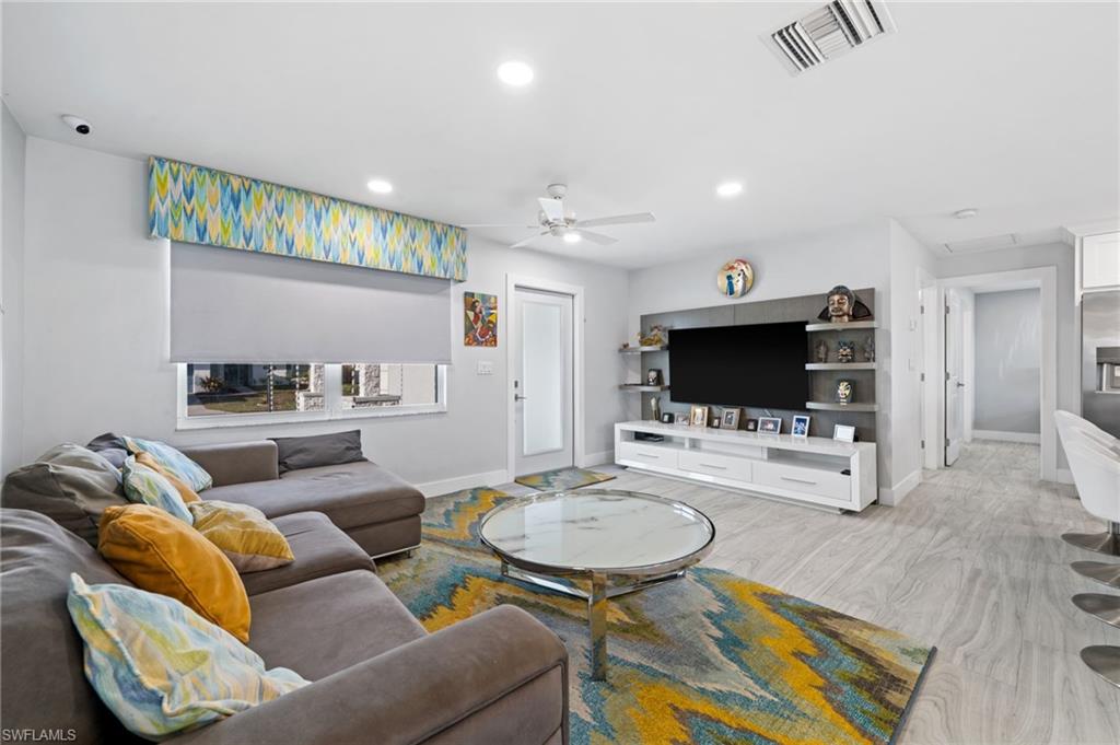 9757 Deerfoot DR