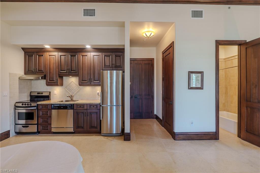 200 Golf DR