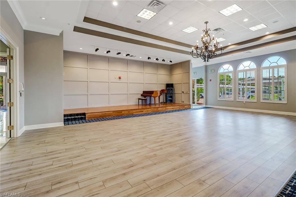 5 High Point CIR W 211