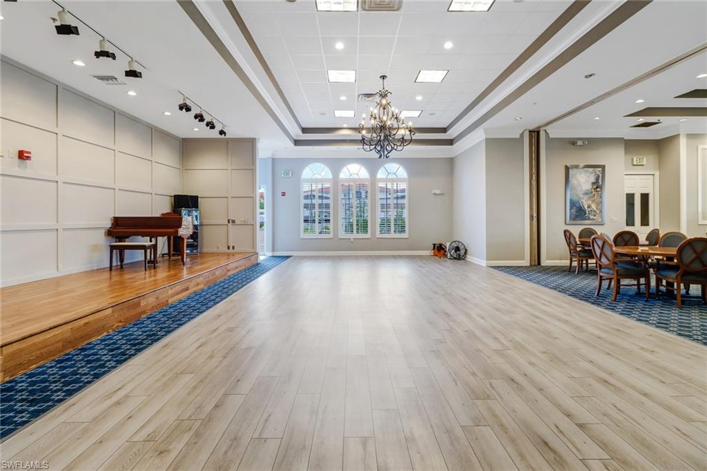 5 High Point CIR W 211