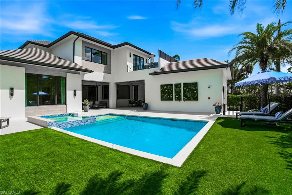 264 8th AVE S