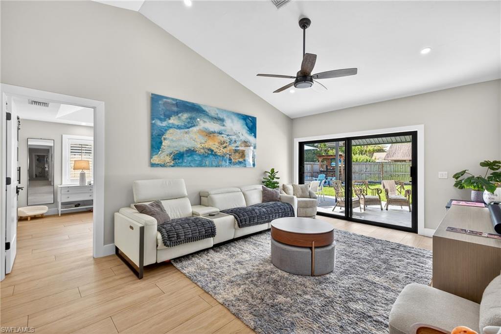 10274 Boca CIR
