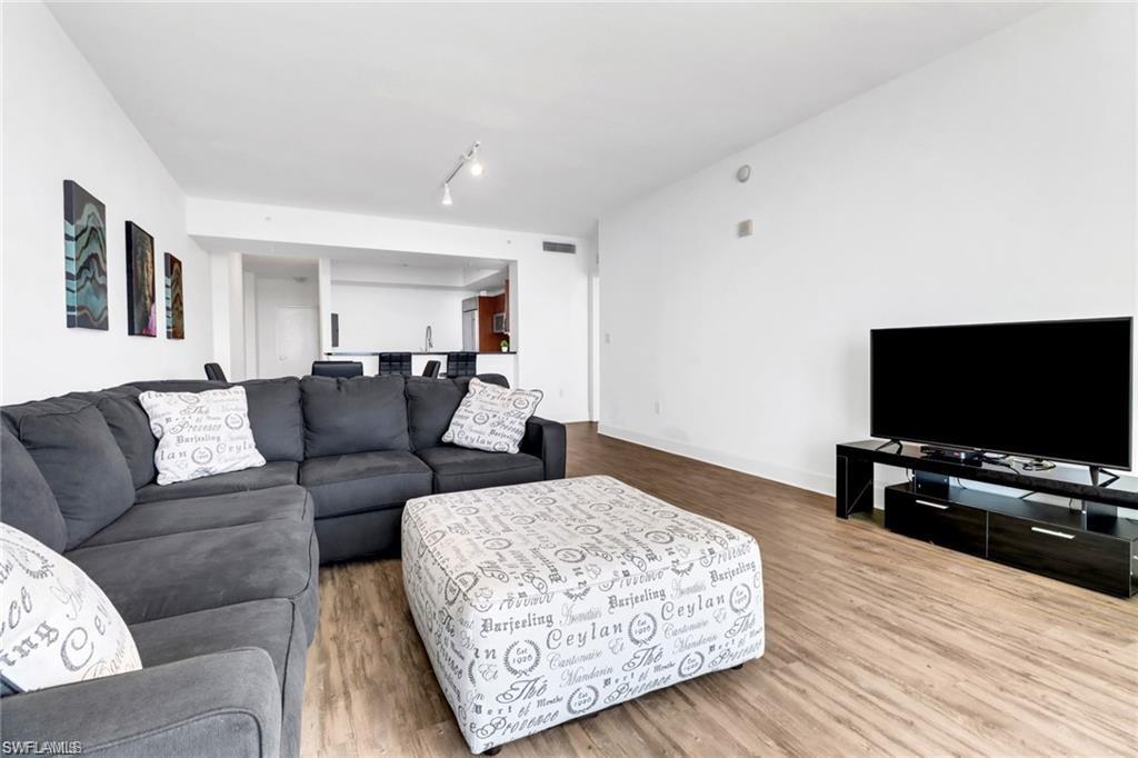 3000 Oasis Grand BLVD 2004