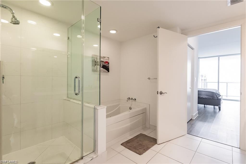 3000 Oasis Grand BLVD 2004