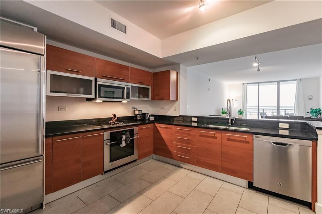 3000 Oasis Grand BLVD 2004